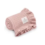 Kocyk z falbanką powder pink bambusowy