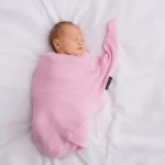 Lekki dzianinowy kocyk mgiełka błękit - LULLALOVE 7 Lekki dzianinowy kocyk mgiełka róż