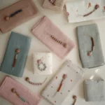 Koralikowa Zawieszka na Smoczek Halo Mauve - Mushie 3 Koralikowa Zawieszka na Smoczek