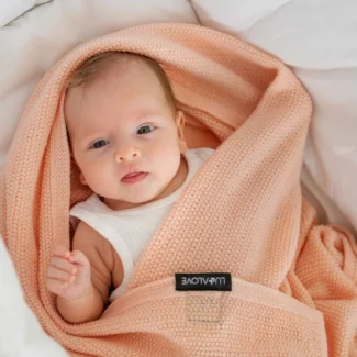 Najważniejsze certyfikaty na zabawki i tkaniny dla dzieci 4 Otulacz merino ryż brzoskwinia