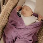 Kocyk ażurowy daisy lawenda - LULLALOVE 4 Kocyk ażurowy daisy lawenda