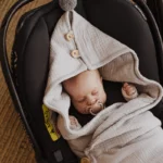 Letni muślinowy otulacz do fotelika rose - Sleepee 10 Letni muślinowy otulacz do fotelika sand