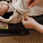 Letni muślinowy otulacz do fotelika rose - Sleepee 9 Letni muślinowy otulacz do fotelika sand