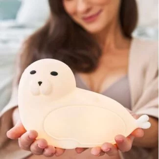 Ergonomia w pokoju dziecięcym - konkretne dane 10 Foka Lampka Silikonowa z Pilotem Biała - Rabbit & Friends