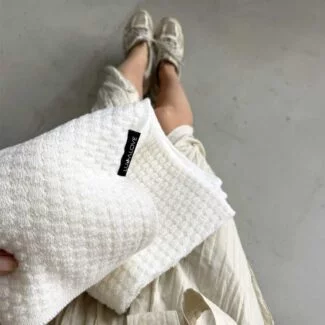 Najważniejsze certyfikaty na zabawki i tkaniny dla dzieci 8 Otulacz mgiełka merino kokos - LULLALOVE