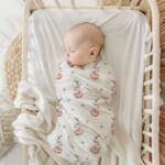 Pieluszka Bambusowa króliczki 110x110 cm - Bocioland 1 Pieluszka bambusowa króliczki 110x110 cm