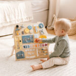 Drewniana tablica manipulacyjna Domek - Ecotoys 2 2 2