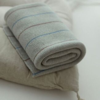 Kocyk niemowlęcy ze 100% wełny merino premium grey Lines