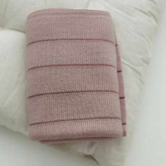 Kocyk niemowlęcy ze 100% wełny merino premium powder pink Lines